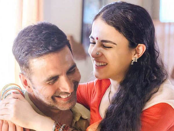 Beda 27 Tahun Dengan Akshay Kumar Di Sarfira, Ini Kata Radhikka Madan