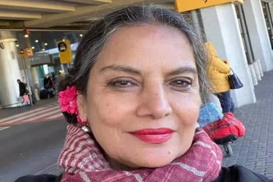 BREAKING NEWS: Shabana Azmi Alami Kecelakaan Di Jalan Tol Mumbai-Pune