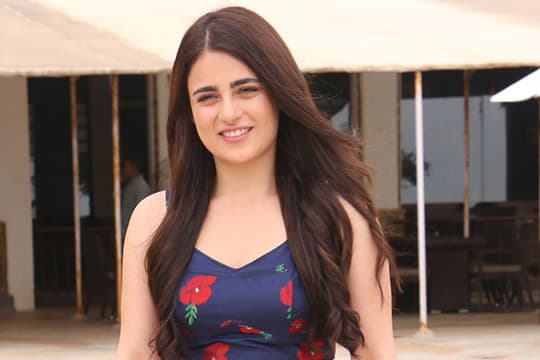 Main di Angrezi Medium, Radhika Madan Gantikan Sara Ali Khan?