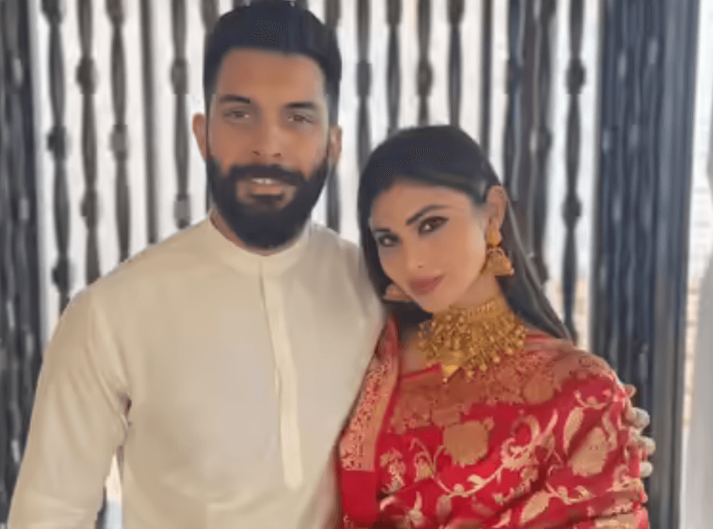 Mouni Roy Buka Suara soal Rumor Perceraian dengan Suraj Nambiar