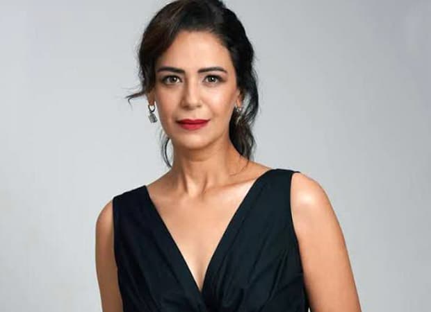 Bikin Pangling! Mona Singh Tampil Berani di Paan Parda Zarda