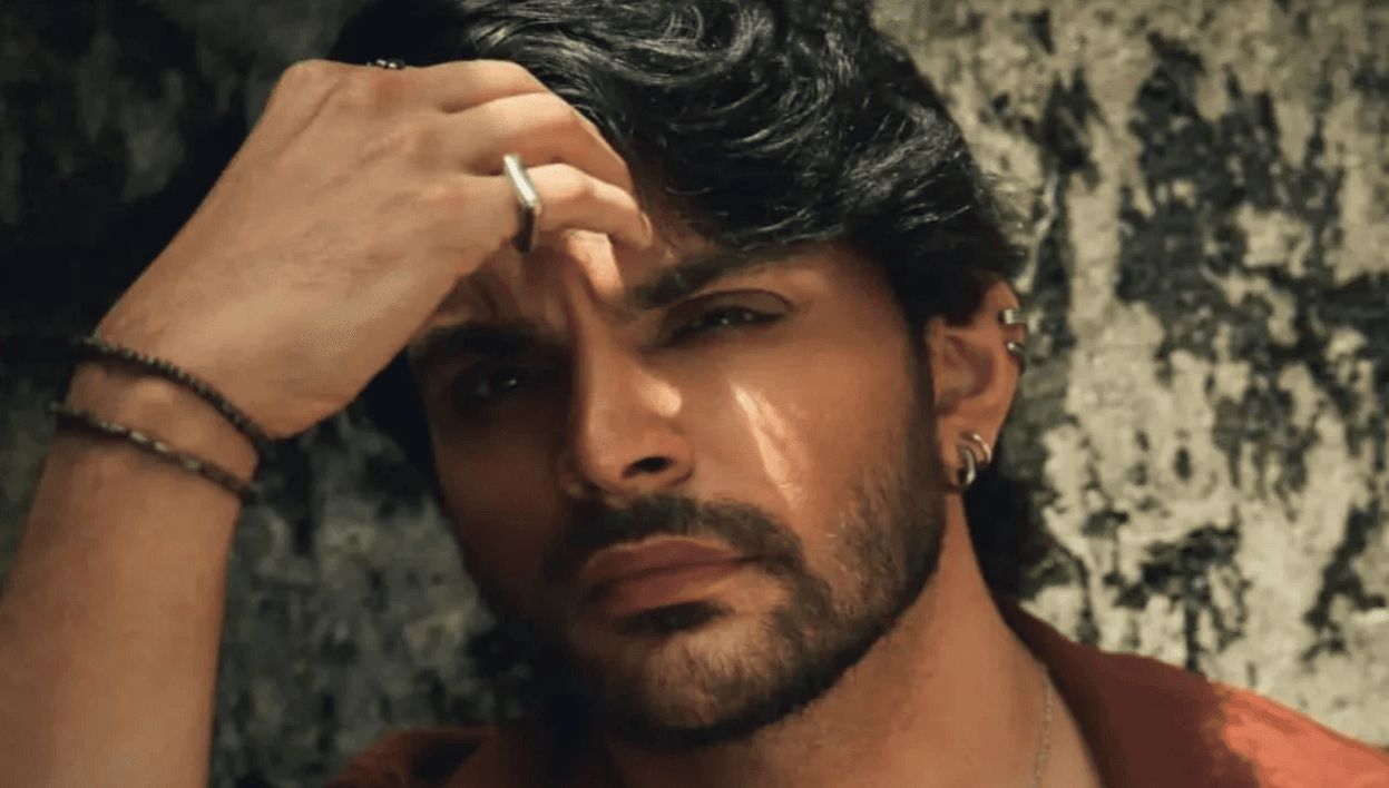 Siap Jadi Anti-Hero, Veer Pahariya Bakal Bintangi Film Thriller Aksi 'Benaam' Bareng Mahesh Bhatt