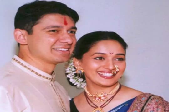 Ulang Tahun Pernikahan Ke-21, Madhuri Dixit dan Suami Berbalas Ucapan Romantis