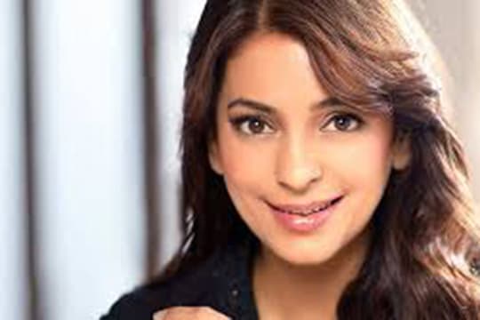 Juhi Chawla: Orang-Orang Masih Menerimaku Dengan Tangan Terbuka