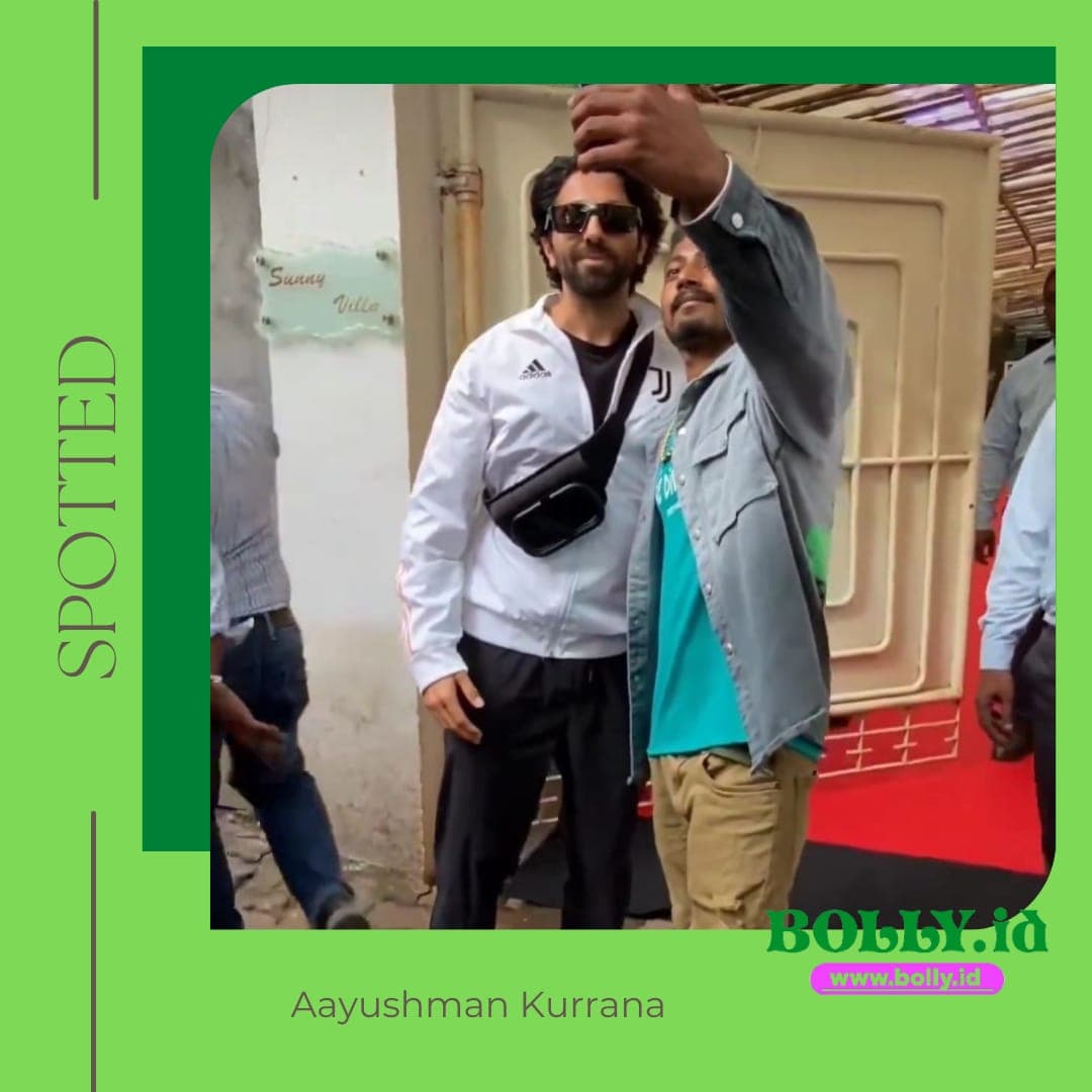 Aayushman Kurrana With Fans