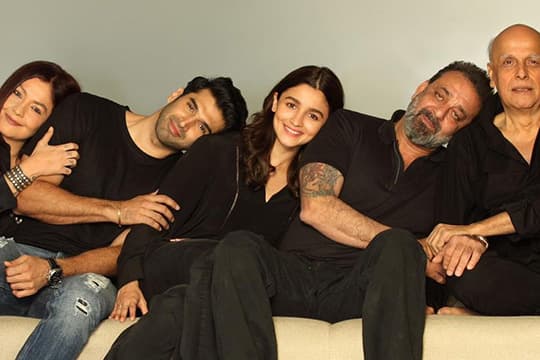 Akan Kolaborasi dengan Mahesh Bhatt, Alia Bhatt Aku Tak Kenal Ayahnya sebagai Sutradara