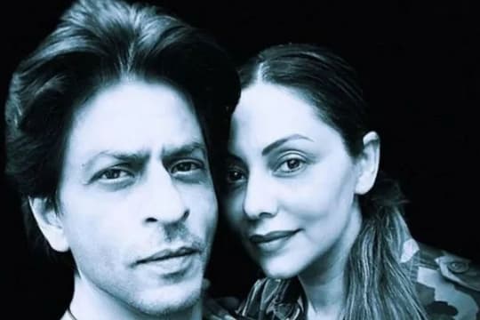 Anniversarry ke 28, Shah Rukh Khan Posting Foto Bersama Gauri Khan