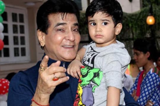 Jeetendra Ungkap Kebahagiaan Menjadi Kakek Lagi