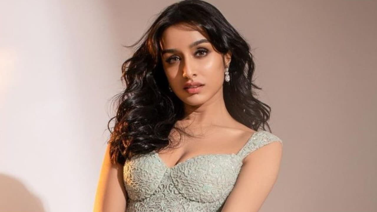 Shraddha Kapoor Ungkap Keinginan Perankan Lata Mangeshkar