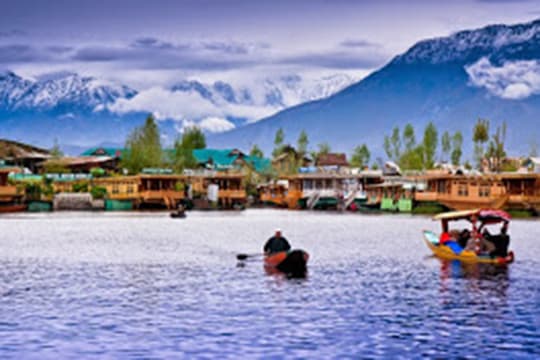 Danau Dal, Destinasi Wisata Tersembunyi Di India