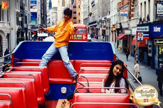 Dilwale Dulhaniya Le Jayenge Rayakan Tahun ke-25, London Buatkan Patung Perungu SRK-Kajol