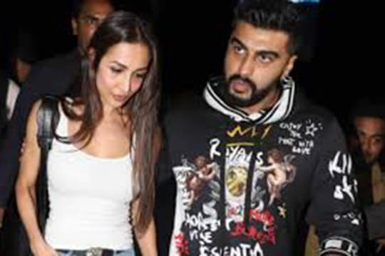 Mengenakan Kalung Inisial ‘AM’, Malaika Klarifikasi Maknanya