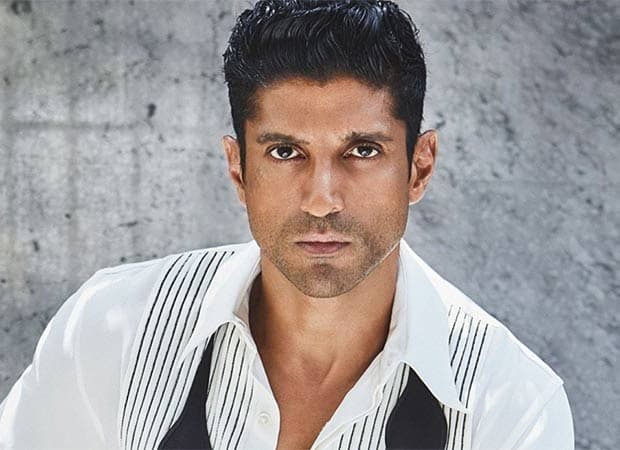 Dermawan, Farhan Akhtar Sumbangkan 50 Ponsel Ke Korban Banjir Uttarakhand
