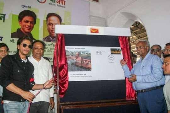 Shah Rukh Khan Dukung Penggunaan Pos di Era Internet dan Digitalisasi