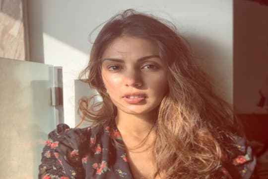 Setelah Sushant Singh Rajput Ditemukan Meninggal, Rhea Chakraborty Hubungi Polisi 5 Kali