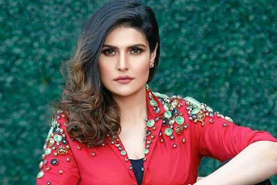 Mobil Zareen Khan Menewaskan Satu Pengendara Motor