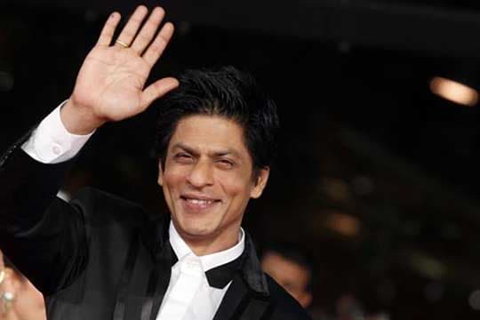 Shah Rukh Khan Akan Merekomendasikan Lagu India Pada Chris Martin