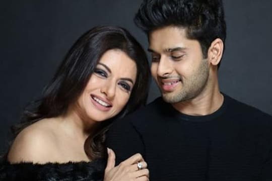 Putranya Debut Melalui Film Mard Ko Dard Nahi Hota, Bhagyashree Tidak Berhenti Menangis