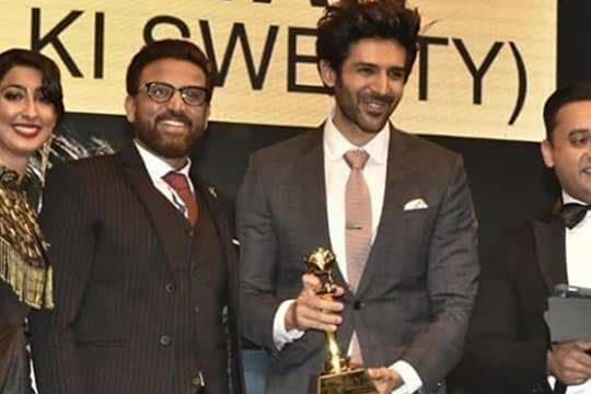 Kartik Aaryan Raih Penghargaan Aktor Terbaik di Dubai
