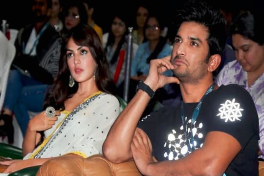 Rhea Chakraborty Diduga Racuni Sushant Singh Rajput dengan Obat-Obatan, Bukti Percakapan Whatsapp Terbongkar
