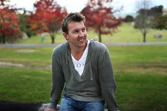 Brett Lee Penggemar Shah Rukh Khan dan Ingin Beradu Perkelahian dengan John Abraham