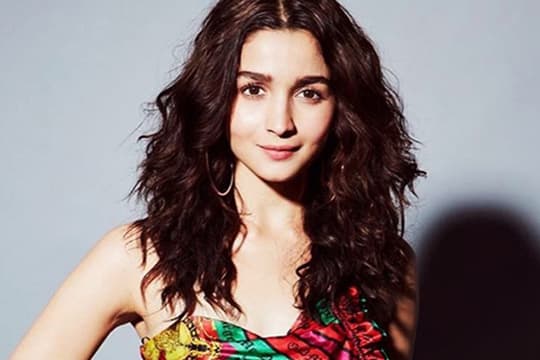 Alia Bhatt Menganalogikan Penghargaan yang Datang Untuknya Seperti Berat Badan