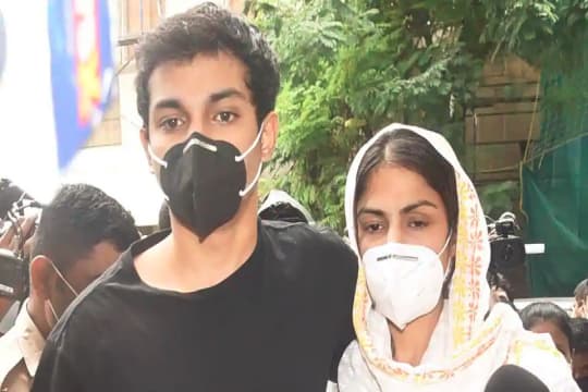 Mengaku Diperintah Rhea Chakraborty, Showik Chakraborty & Samuel Miranda Ditangkap NCB,