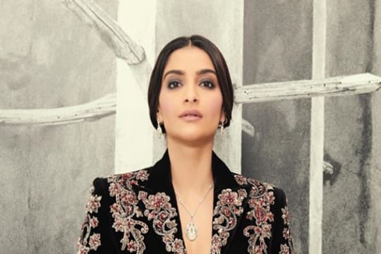Sonam Kapoor Diisukan Hamil, Ini Faktanya