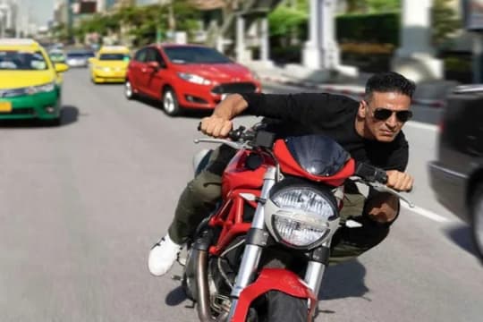 YRF Klarifikasi Dhoom 4 Bukan Untuk Akshay Kumar