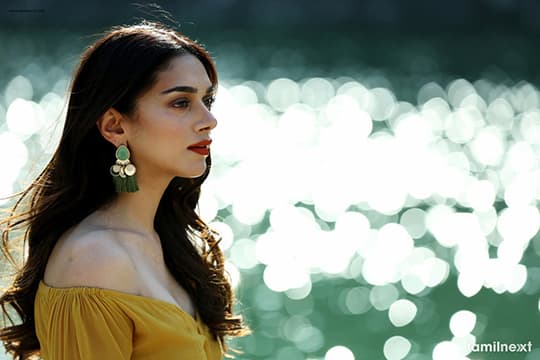 Aditi Rao Hydari Menangkan Penghargaan Sebagai Debutan
