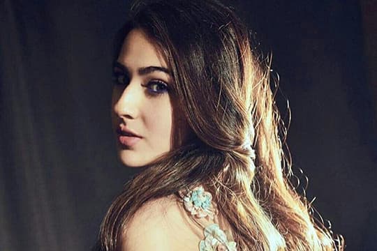 Sara Ali Khan Ungkap Tekanan Untuk Menjadi Cantik Setiap Saat