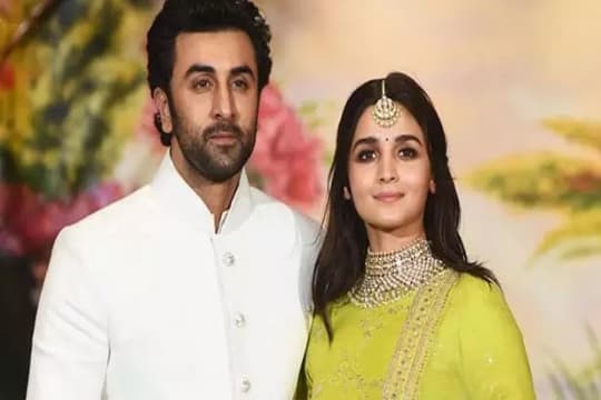 Dekat dengan Keluarga, Ranbir Kapoor & Alia Bhatt Menikah Desember 2020