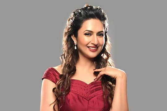 Absen pada Perayaan Ganesha Chathurthi, Benarkah Divyanka Tripathi Bertengkar dengan Ekta Kapoor?