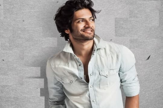 Virus Corona Masih Mewabah, Ali Fazal & Riccha Chaddha Tunda Pernikahan