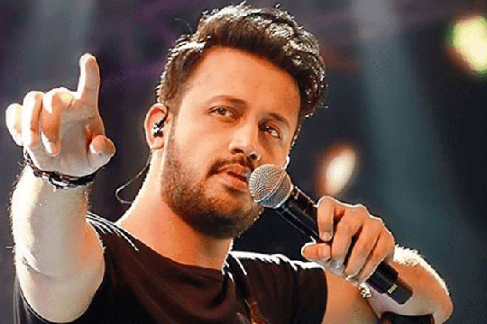 Sedang Menunaikan Ibadah Haji, Atif Aslam Bertemu Artis Indonesia Ini