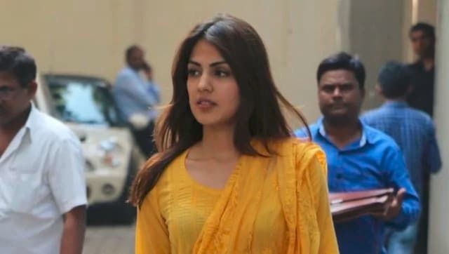 Rhea Chakraborty Ragukan Motif Kakak Sushant Singh Rajput Bukan Soal Kesehatan Mental, Tetapi Uang