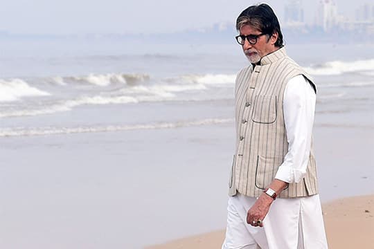 Amitabh Bachchan Donasikan 100 Juta Kepada Masing-Masing Keluarga Korban Serangan Pulwama