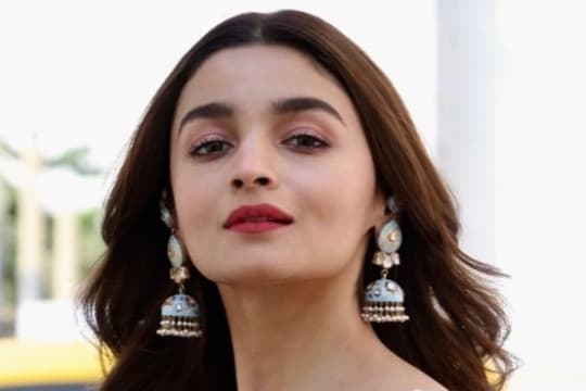 Dikabarkan Cidera Saat Syuting Gangubai Kathiawadi, Alia Bhatt Beri Konfirmasi